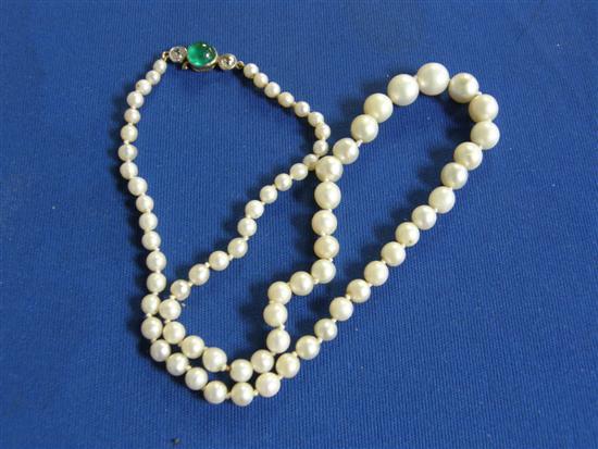 Appraisal: Single graduated mm - mm cultured pearl necklace with clasp