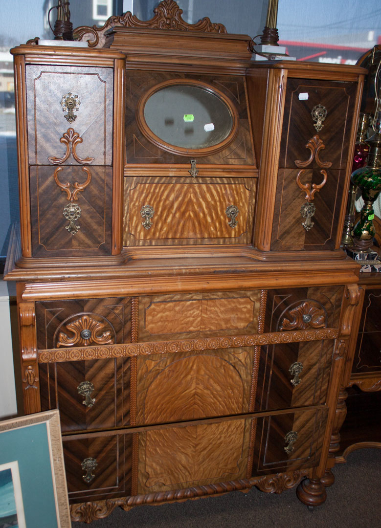 Appraisal: Art Deco vanity chest