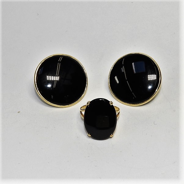 Appraisal: K GOLD AND ONYX EARRING RING SET th CenturyElegant convex