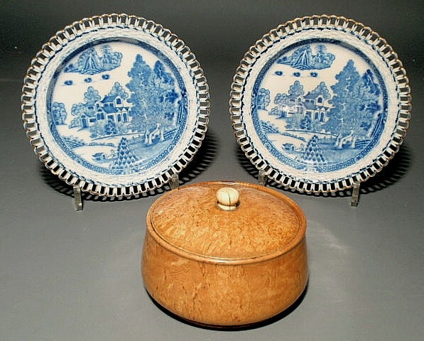 Appraisal: Pair of pearlware reticulated dessert plates by Spode c dia