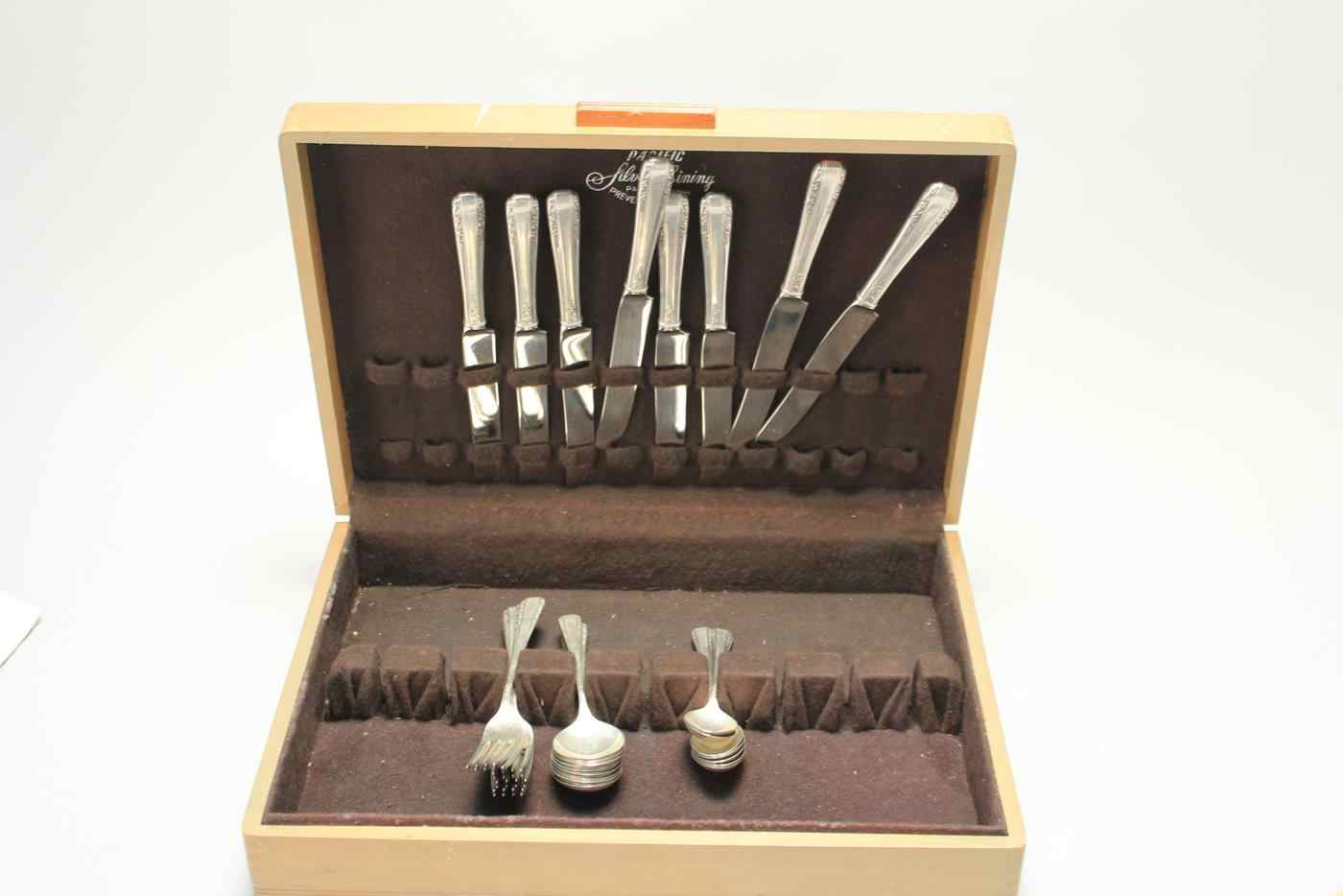 Appraisal: INTERNATIONAL SILVER CO CASED STERLING SILVER PARTIAL FLATWARE SETIn the