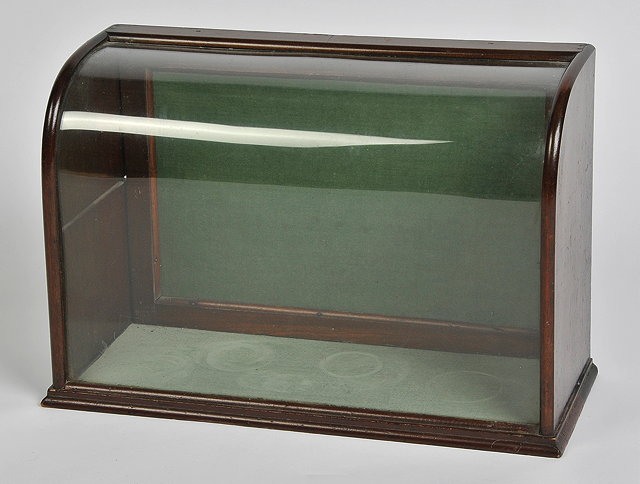 Appraisal: A VICTORIAN MAHOGANY AND GLAZED TABLE TOP DISPLAY CASE cm