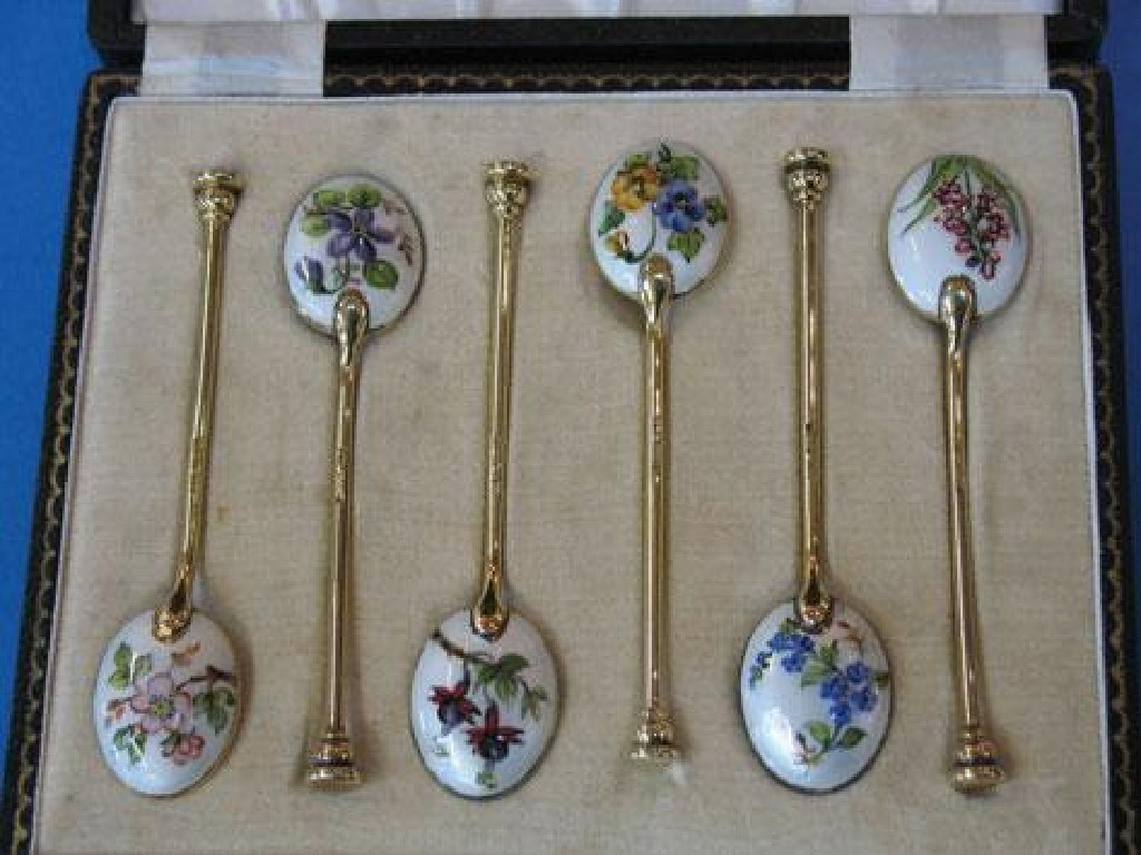 Appraisal: A SET OF SIX SILVER GILT COFFEE SPOONS with seal