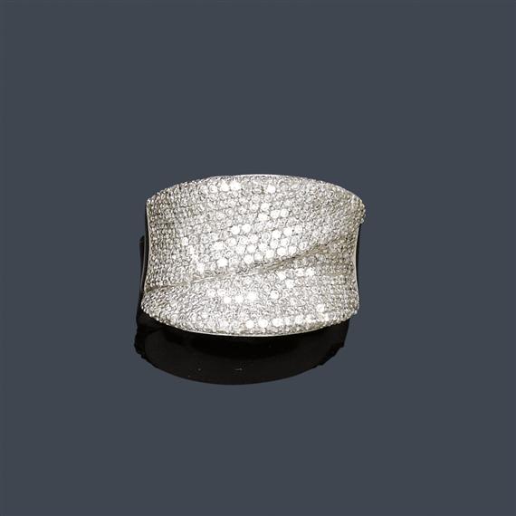 Appraisal: DIAMOND RING White gold Fancy band ring the concave top