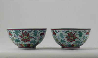 Appraisal: A pair of Chinese doucai bowls each decorated with scrolling