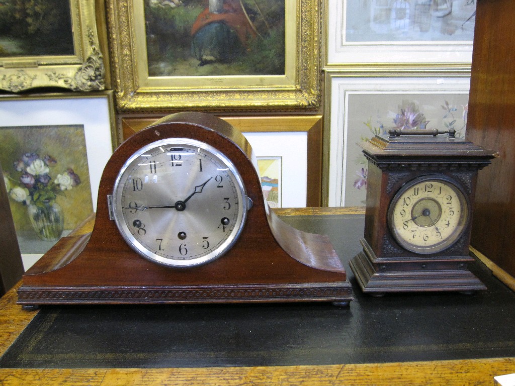 Appraisal: Two mahogany mantle clocks