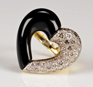 Appraisal: K Onyx and Diamond Heart Ring K yellow gold black