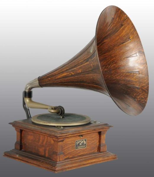 Appraisal: Victor V Disc Phonograph with Wood Horn Description Working Condition