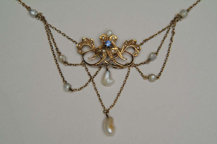 Appraisal: ART NOUVEAU NECKLACE Fantastic kt yellow gold necklace features free