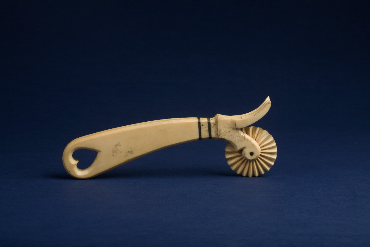 Appraisal: SCRIMSHAW WHALE IVORY PIE CRIMPER WITH HEART CUTOUT The crimper