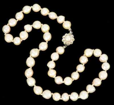 Appraisal: A Ladies' Pearl Necklace with Gold Clasp k white gold