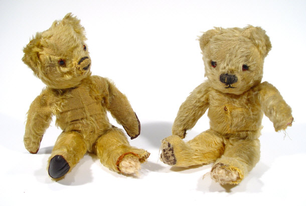 Appraisal: Two 's jointed golden teddy bears each cm high