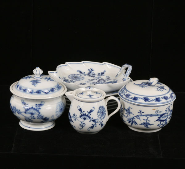 Appraisal: Meissen porcelain blue onion table articles five luncheon plates two