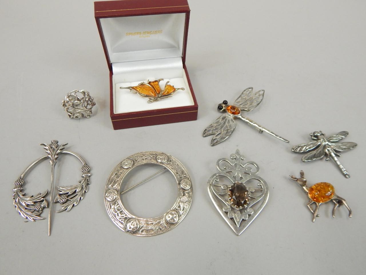 Appraisal: A small quantity of silver and white metal brooches various