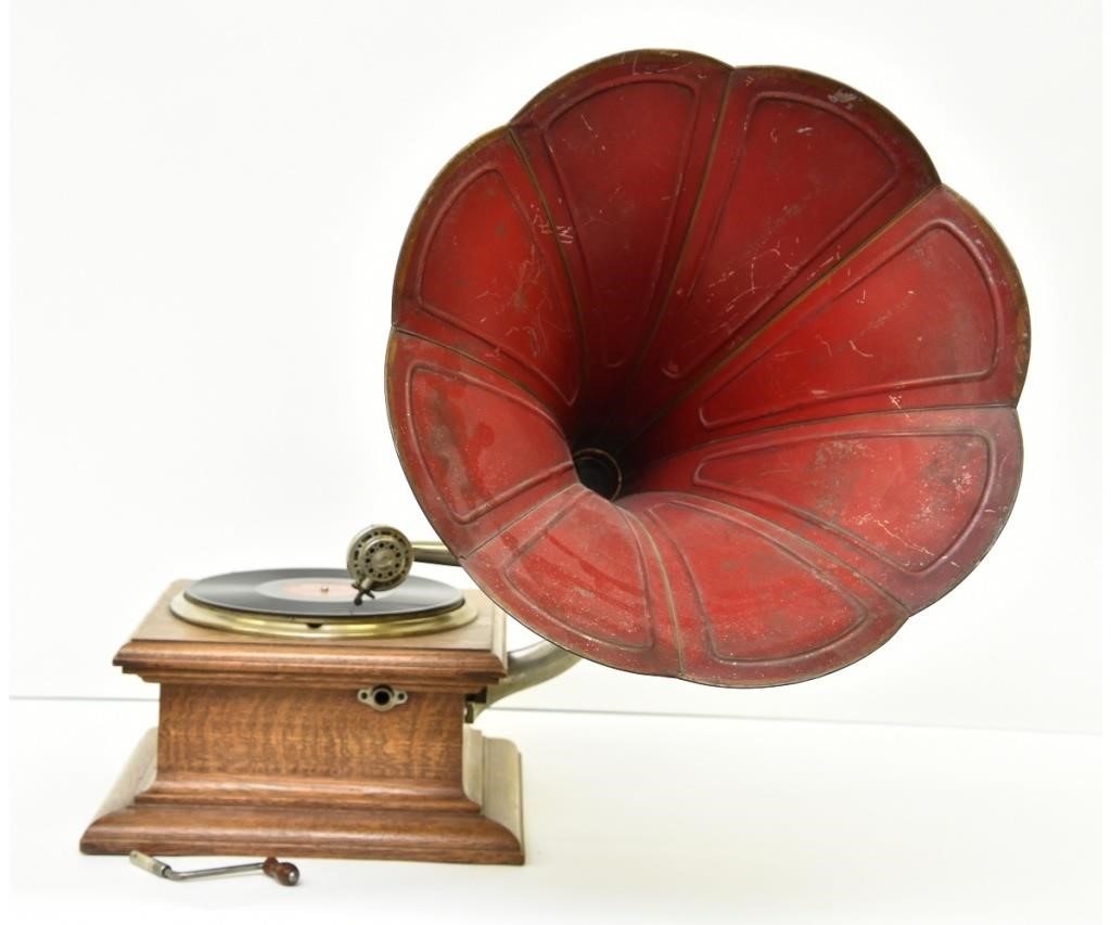 Appraisal: Oak cased Victrola with original morning glory horn h x