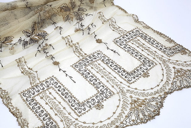 Appraisal: A period style light gold coloured stole with fine embroidered