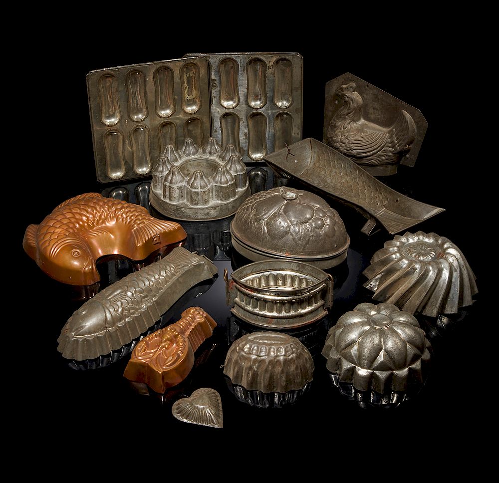 Appraisal: Assorted Tin Molds assorted animal form tin molds Dimensions largest