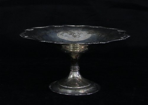 Appraisal: A silver tazza Goldsmiths Silversmiths Co Ltd London the wavy