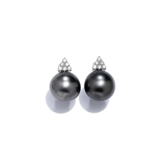 Appraisal: TAHITI PEARL AND DIAMOND EAR STUDS White gold Attractive ear