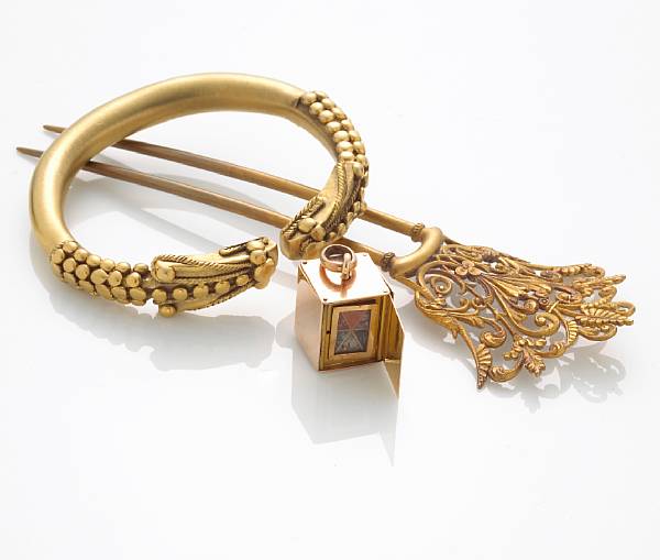 Appraisal: A collection of lady's accessories and jewelry comprising a hair