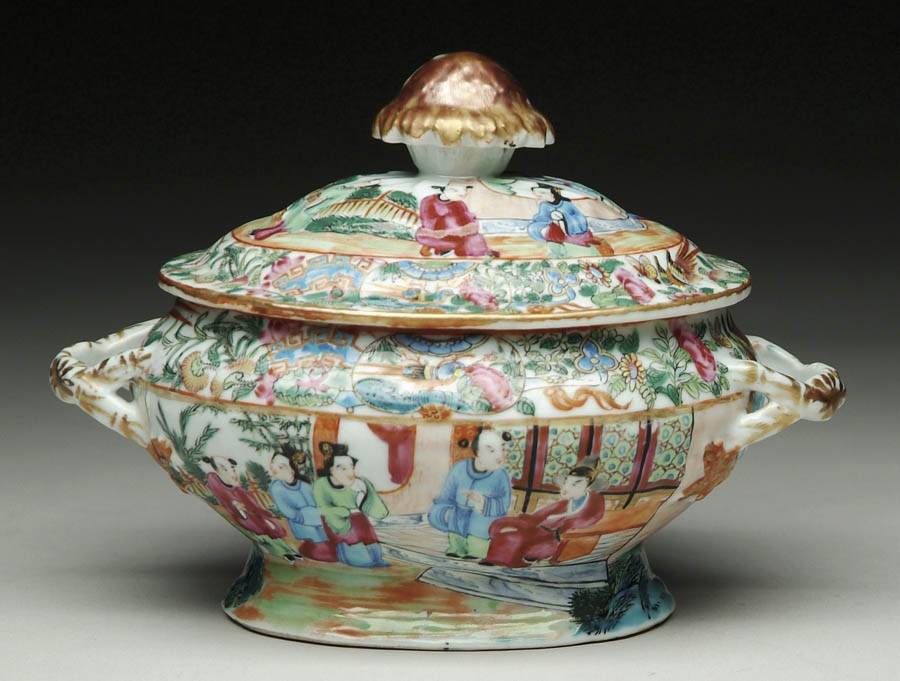 Appraisal: CHINESE EXPORT ROSE MANDARIN SAUCE TUREEN The oval tureen decorated