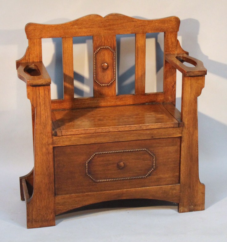 Appraisal: A thC oak Arts Crafts style hall seat with a