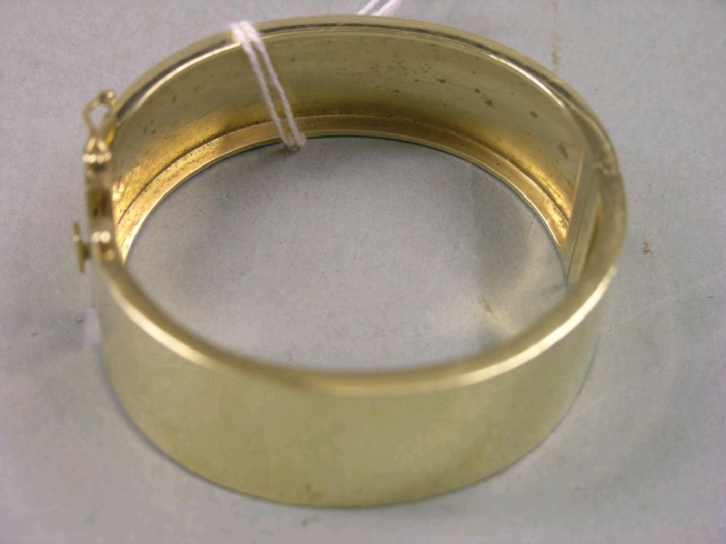 Appraisal: An imported ct gold bangle grams