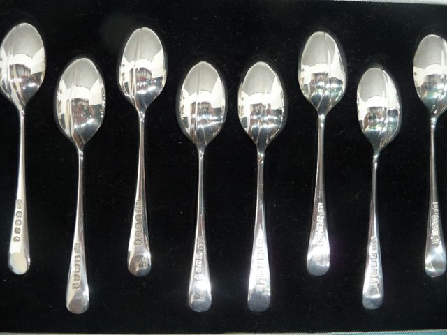 Appraisal: A cased set of eight sterling silver coffee spoons each