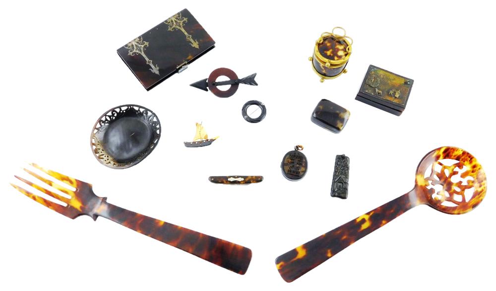 Appraisal: Tortoiseshell and horn-type assortment thirteen pieces total including three pins