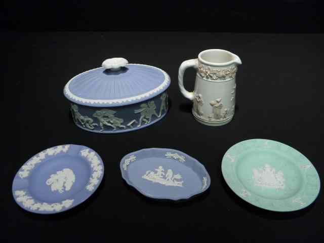 Appraisal: Small collection of assorted Wedgwood pieces Includes Jasperware covered box