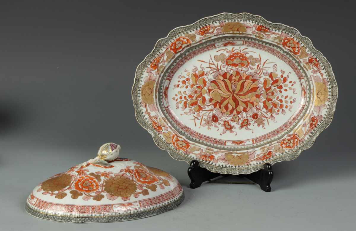 Appraisal: Imari Covered Vegetable Dish Imari Covered Vegetable Dish Stylized floral