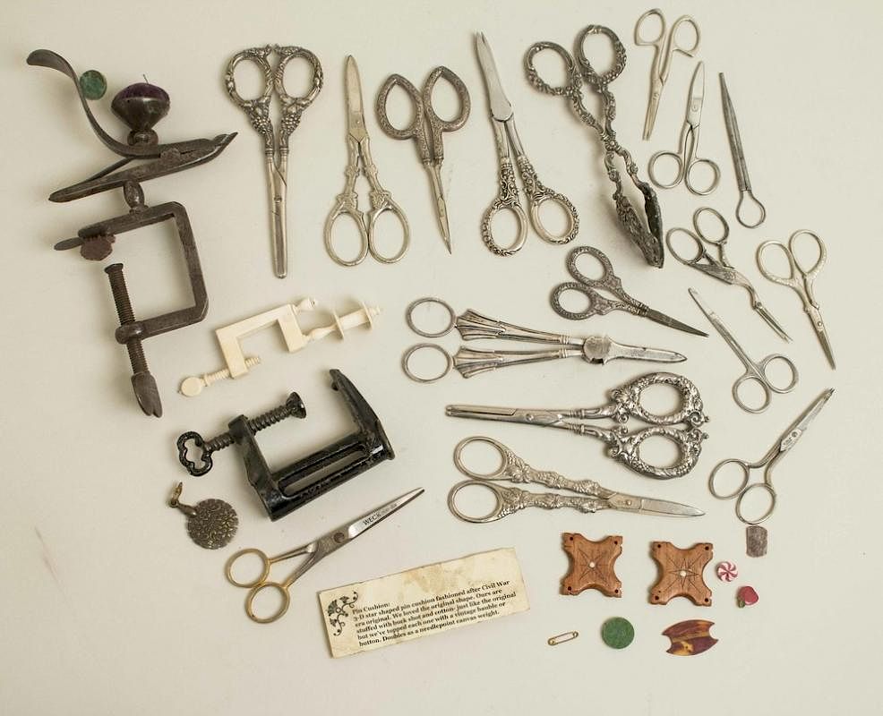 Appraisal: Assorted Scissors Sewing Items Twenty one assorted scissors and sewing