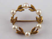 Appraisal: A carat gold cultured pearl brooch approx gms cm diameter