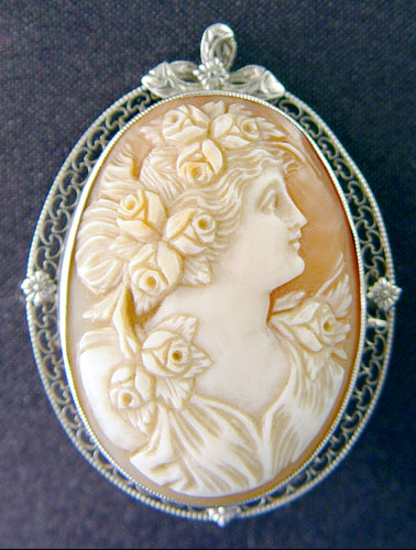 Appraisal: K SHELL CAMEO BROOCH K white gold shell cameo depicts