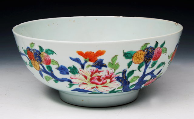 Appraisal: AN TH CENTURY CHINESE PORCELAIN CIRCULAR BOWL with polychrome enamel