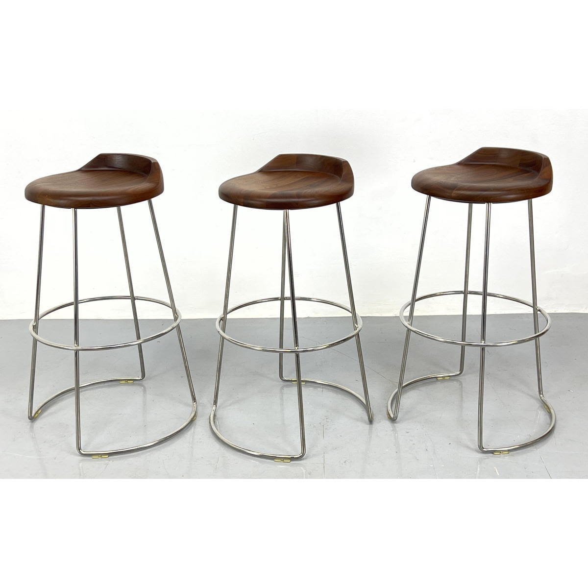 Appraisal: McGuire Walnut Swivel Counter Stool Chrome base bar stools Dimensions