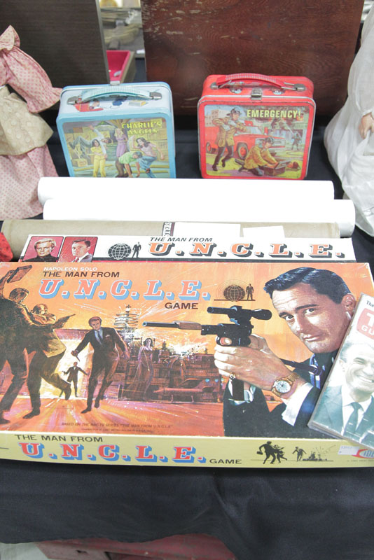 Appraisal: NINE PIECES OF TELEVISION MEMORABILIA Charlie's Angels metal lunchbox copyright