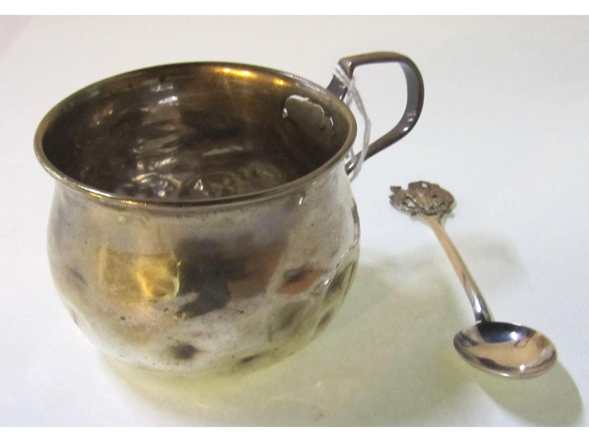 Appraisal: A lot comprising a silver christening mug and a silver