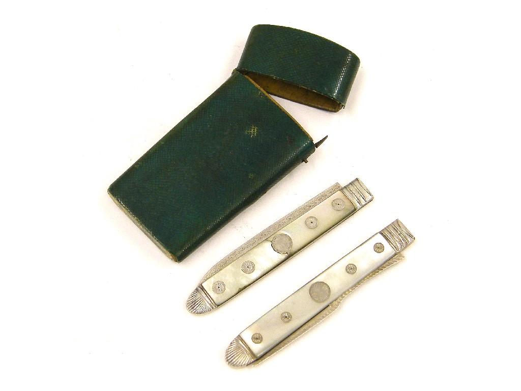 Appraisal: Pair of hallmarked silver and mother of pearl folding knife