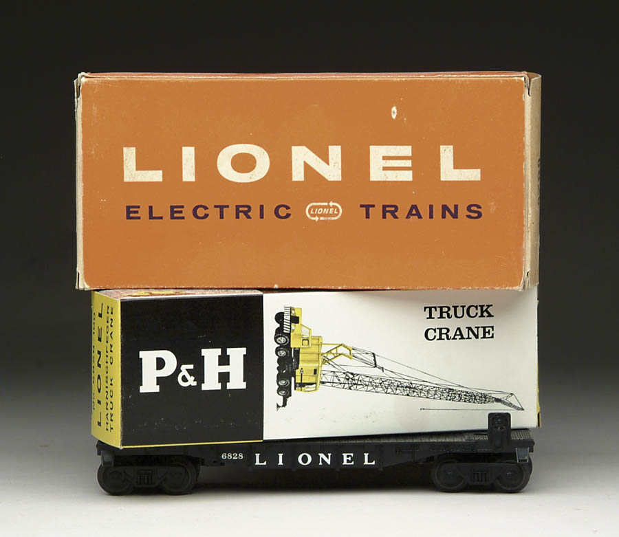 Appraisal: LIONEL O GAUGE - FLAT CAR WITH CRANE SET W