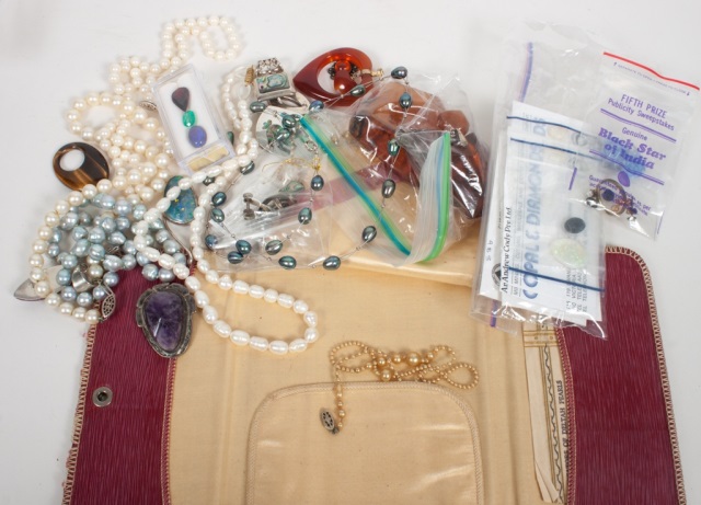 Appraisal: Assorted loose stones pearls and costume jewelry