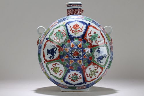 Appraisal: A CHINESE ANCIENT-FRAMING DETAILED PORCELAIN FORTUNE VA A Chinese Ancient-framing