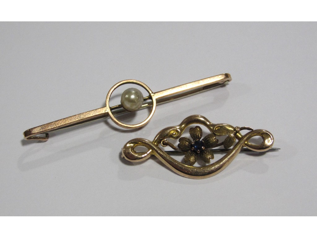 Appraisal: Two ct gold bar brooches one with pearl the other