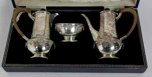 Appraisal: A three-piece silver caf au lait service Albert Edward Jones