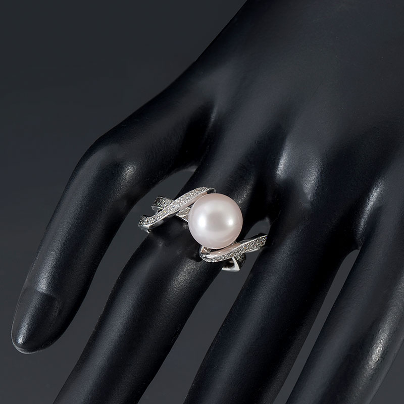 Appraisal: ELEGANT K PEARL DIAMOND RING K white gold ring contains