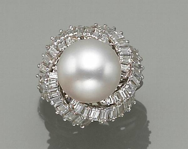 Appraisal: A cultured pearl diamond and platinum ring centering a cultured