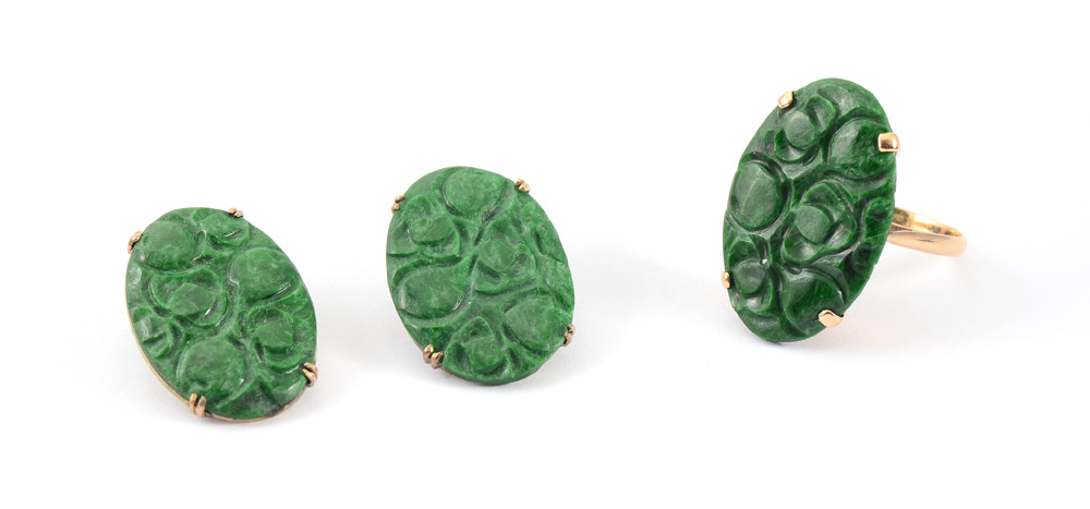 Appraisal: NEPHRITE RING EARRINGS K yellow gold nephrite jade ring and