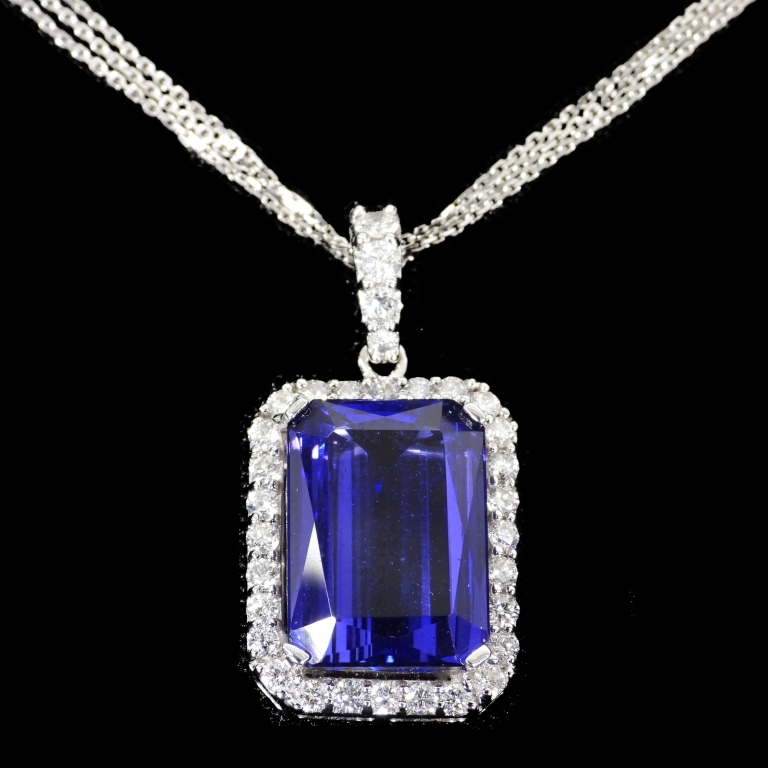 Appraisal: K K GOLD CT TANZANITE DIAMOND NECKLACE Emerald cut tanzanite