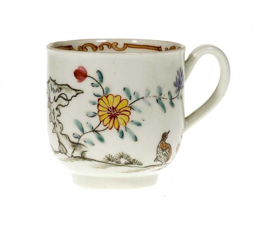 Appraisal: AN OUTSIDE DECORATED WORCESTER COFFEE CUP attractively enameled with a