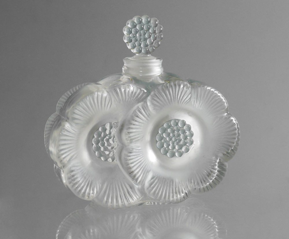 Appraisal: LALIQUE DEUX FLEURS PERFUME BOTTLE Marked on base in script